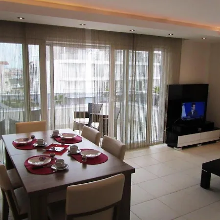 Tropical Gardens E 7 Spacious Duplex 4 Bed Home * Side