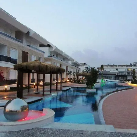 Tropical Gardens E 7 Spacious Duplex 4 Bed Home